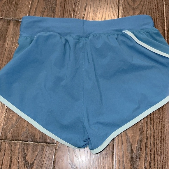 Under Armour Blue Athletic Shorts Moisture-Wicking Design size xsmall - Picture 2 of 3